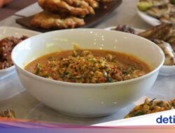 5 Restoran Manado Legendaris Ini Punya Menu Babi Rica dan Ayam Tinoransak