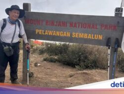 Seru Juga, Aki-aki Rayakan Ultah Di-61 Bersama Mendaki Gunung Rinjani dan Agung