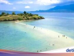 Pantai Lariti Hingga Bima Punya Pesona Indah Laut Terbelah