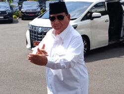 Gaya Silat dan Berlarilah-Berlarilah Kecil Prabowo Sambangi Istana Pascaoperasi Kaki
