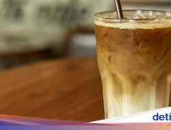 Cara Bikin Iced Latte yang Enak, Perhatikan Pada Menuangkan Susu