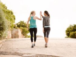 Jalan Kaki 2 Jam Seminggu Bisa Kurangi Nyeri Punggung