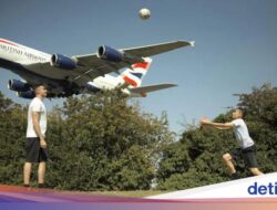 Dia yang Mengabadikan Kehidupan Di Bawah Jalur Pesawat