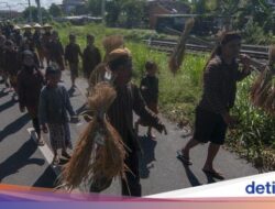 Keseruan Kirab Kearifan Lokal Dunia Perayaan Seni Candi Sojiwan 2024