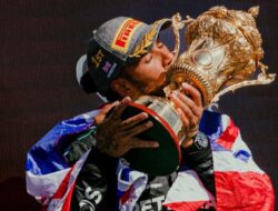 Lewis Hamilton Meneteskan Air Mata usai Unggul Emosional GP Inggris 2024