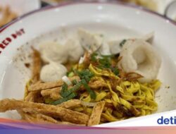 Huahh! Tersambar Pedasnya Mee Pok buatan Chef Singapura