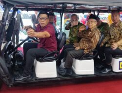 Momen Wapres Ma’ruf Keliling GIIAS 2024 Naik Kendaraan Pribadi Golf