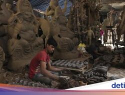 Melihat Pembuatan Patung Ganesha Jelang Perayaan Seni Ganesh Chaturthi