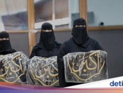 Pertama Untuk Sejarah! Perempuan Terlibat Pemasangan Kiswah Terbaru Ka’bah