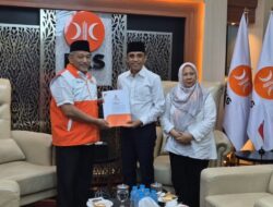 PKS Serahkan Surat Rekomendasi Duet Anwar-Renny Di Pilgub Sulteng