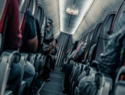 Posisi Tempat Duduk Paling Aman Di Terjadi Turbulensi Pesawat