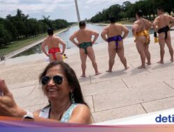 Potret Para Sumo Keliling Washington Mencuri Perhatian Warga