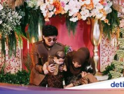 Tedak Siten Azura Anak Atta dan Aurel, Ini Makna Melewati Tujuh Jadah