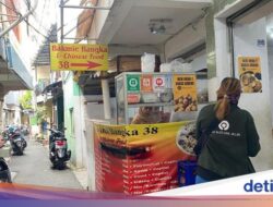 Merasakan Makan Bakmi Bangka dan Kwetiau Goreng Legendaris Di Gang Sempit