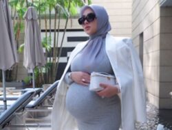 Syahrini Pamer Baby Bump Ditemani Reino Barack, Netizen: Stunning