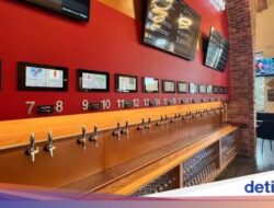 Unik! Tempat Makan Pizza Ini Punya Dinding Raksasa Didalam 30 Keran Bir