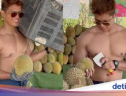 Viral Lantaran Jualan Durian Telanjang Dada, Penjual Ini Minta Maaf