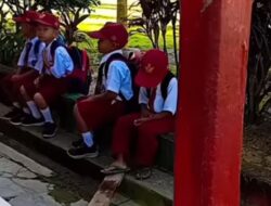 Viral! Kisah Haru Siswa SD Pakai Sandal Hingga Hari Pertama Sekolah, Orang Tua Tak Mampu Beli Kasut