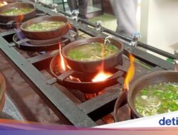 Unik! Sensasi Makan Soto Bakar yang Bikin Badan Hangat dan Segar