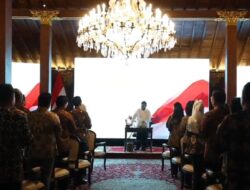 Momen Prabowo Terima Ucapan Ulang Tahun Di Pembekalan Kandidat Wakil Pembantu Presiden Pembantu Presiden Di Hambalang