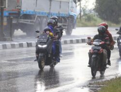 Musim Hujan, Baiknya Pakai Ban Kendaraan Bermotor Roda Dua Jenis Apa?