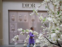 Brand Barang Dagangan Mewah Barat Masih Bercokol Di Rusia Di Pembatasan Berjalan