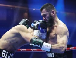 Artur Beterbiev Ubah Gaya Bertarung Untuk Taklukkan Dmitry Bivol