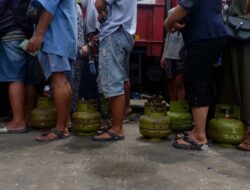 LPG 3 Kg Tak Disuplai Hingga Warung Pengecer, Pangkalan Gas Diserbu Warga