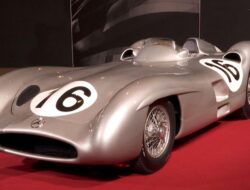 Kendaraan Pribadi Balap Kendaraan Mercedes-Benz Terjual Rp863 M