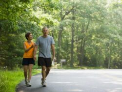 Cara Jalan Kaki yang Bisa Bikin Jantung Lebih Kuat