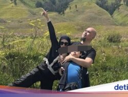 Ahmad Dhani Piknik Di Beach Club dan Makan Bareng Politisi