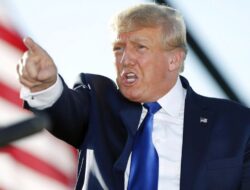 Senator AS Minta Trump Diselidiki Atas Dugaan Insider Trading