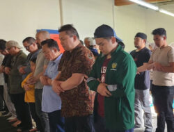Haru dan Khidmat! Adzan Pertama Berkumandang Didalam Masjid Indonesia Hingga Kanada