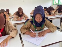 Anak Buruh Tani Siswi Sekolah Rakyat Blora Kemenangan Lomba Menulis Surat Untuk Pemimpin Negara