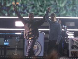 Oasis Reuni! Liam dan Noel Akhirnya Naik Panggung Bersama Setelahnya 16 Tahun