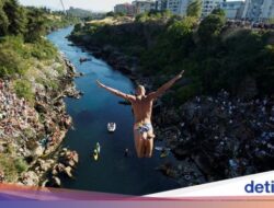 Kebiasaan Uji Nyali Lompat Bersama Jembatan 23 Meter Di Montenegro