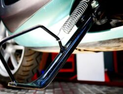 Risiko Matikan Mesin Kendaraan Bermotor Roda Dua Pakai Standar Di, Fungsinya Bukan Itu