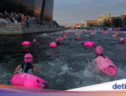Ratusan Orang Semarakkan Renang Malam Tahunan Ke Sungai Kopenhagen