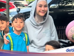 Seru! Zaskia Adya Mecca Piknik Bareng Keluarga Hingga Jepang