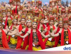 1.300 Penari Kolosal Warnai Perayaan Seni Gandrung Sewu 2025 Di Banyuwangi