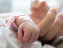 Trend Populer Langka, Wanita Brasil Melahirkan Anak Kembar Untuk Ayah yang Berbeda