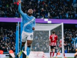 Manchester City Pesta Skor, Tottenham Hotspur Tersingkir