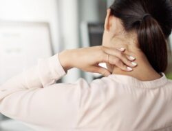 Kenali Sebelumnya Fatal, Seperti Ini Tanda-Tanda Gangguan Jantung yang Terasa Ke Leher