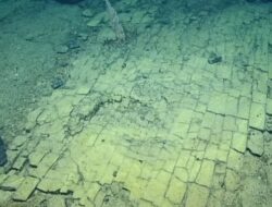 Susunan Bata Kuno Ditemukan Hingga Dasar Laut, Dipercaya Jalan Ke Dimensi Lain