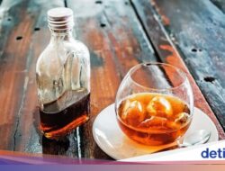 Viral Minum Minuman Kafein Campur Arak Disebut Bikin Asamnya Netral, Praktisi Medis Ungkap Ini