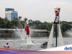 Barongsai Terbang Ke Atas Air Ramaikan Long Weekend Imlek