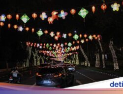 Harmoni Dekorasi Imlek-Ramadan Warnai Kawasan Lapangan Banteng