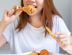 Doyan Makan Junk Food Picu Kista Ovarium? Begini Penjelasan Ahli Kebugaran Obgyn