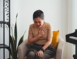 Sakit Dada Dikira Kena ‘Angin Duduk’ padahal Bisa Dari Sebab Itu Tanda Serangan Jantung