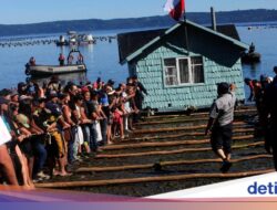 Kearifan Lokal Unik Pindahkan Tempattinggal Lewat Laut